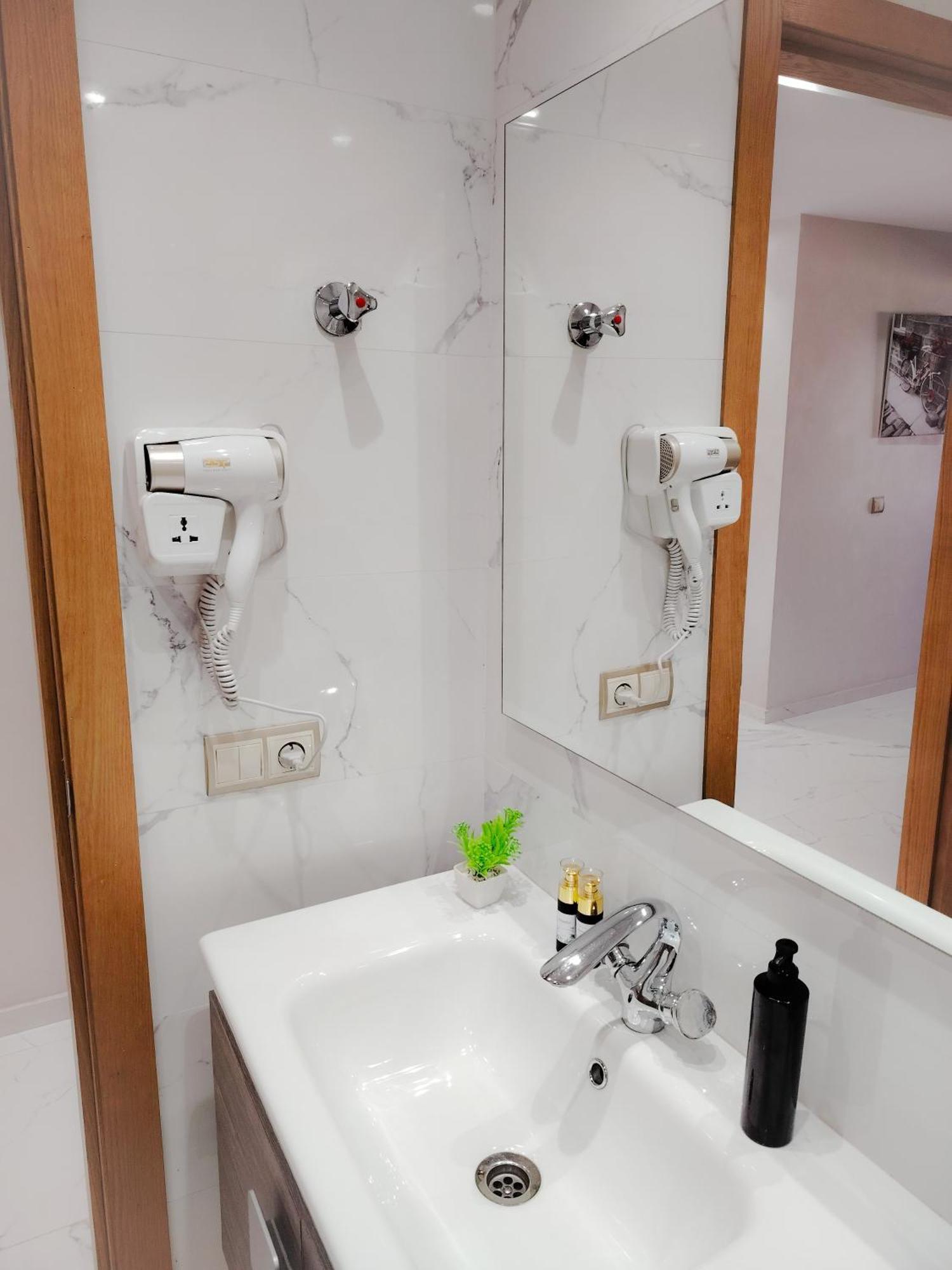 Super Apartement Totalement Neuf A Cote De Marjane Avec La Climatisation Et Wifi 탕헤르 외부 사진