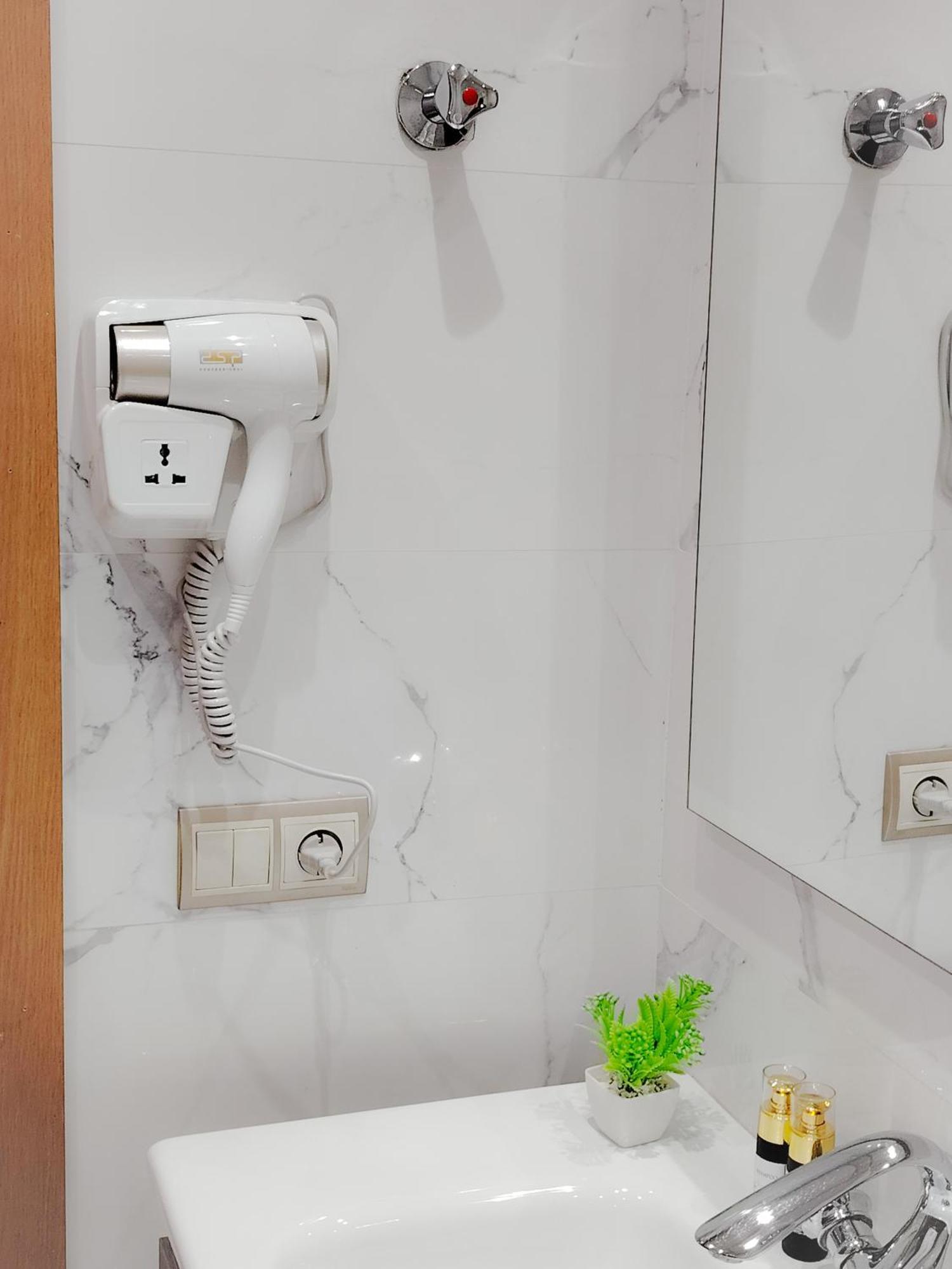 Super Apartement Totalement Neuf A Cote De Marjane Avec La Climatisation Et Wifi 탕헤르 외부 사진